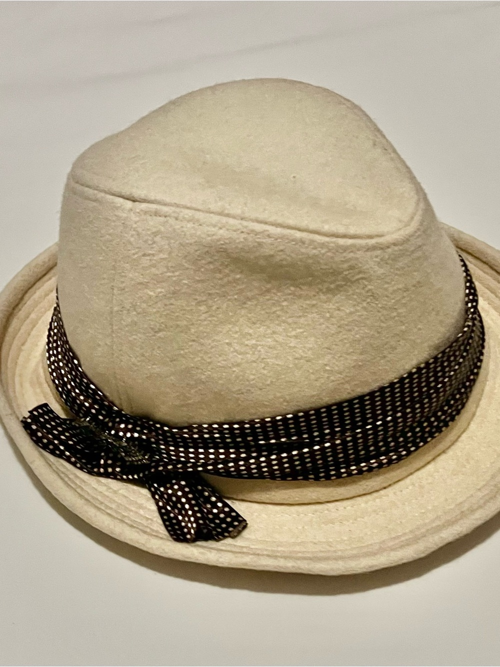 Cream Women's Felt Fedora with Brown Polka Dot Band